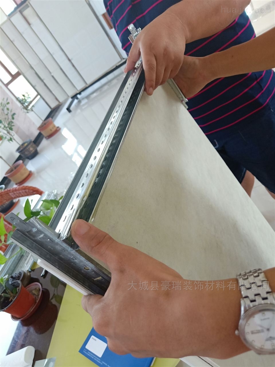 三明市展廳明架點塗岩棉玻纖吸音板特性